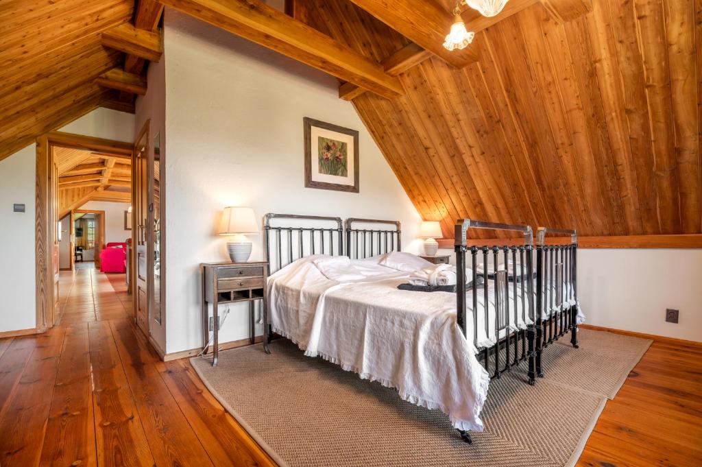 Postel nebo postele na pokoji v ubytování Siedlisko Nawiady - hotel butikowy