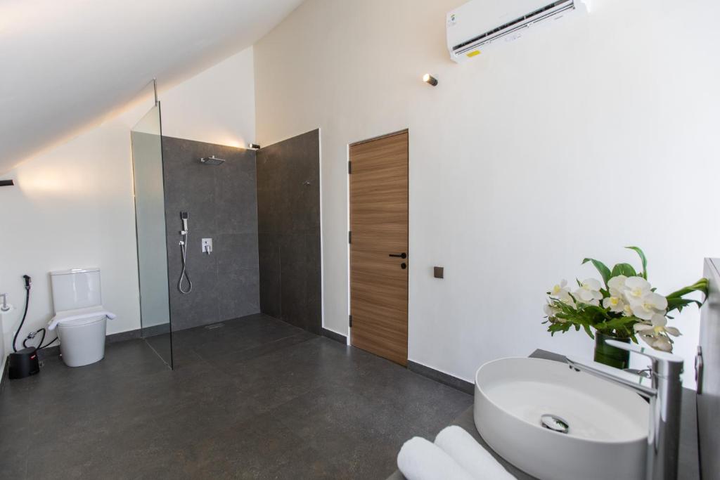 Koupelna v ubytování 20 Suites Umalas