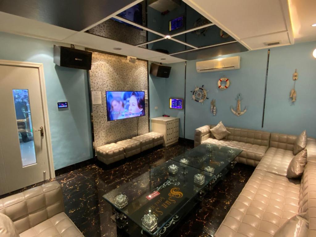TV a/nebo společenská místnost v ubytování Sun Star Grand Hotel