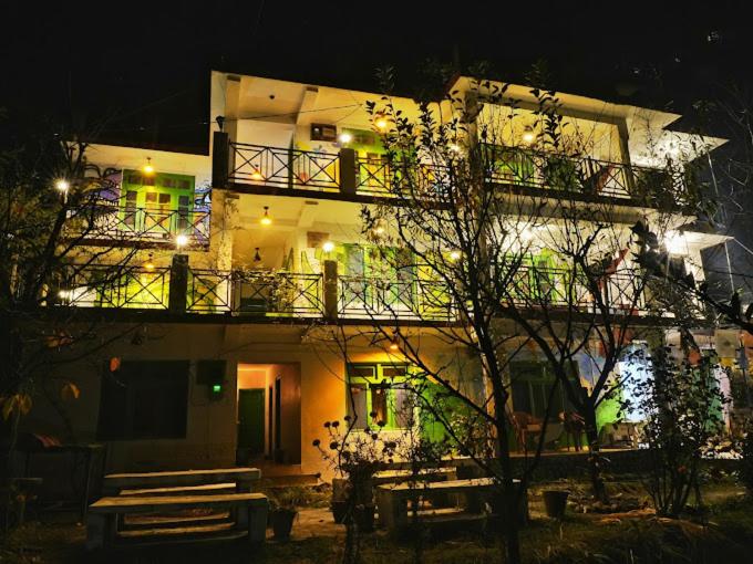 Κήπος έξω από το Rockway hostel