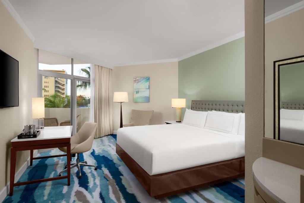 Hilton Aruba Caribbean Resort & Casino - Palm Beach Club King Studio Suite