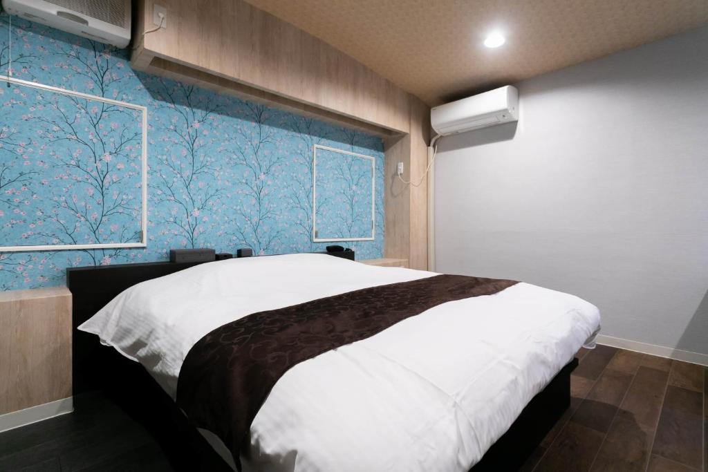 Postel nebo postele na pokoji v ubytování Hotel TEMARI Matsumoto
