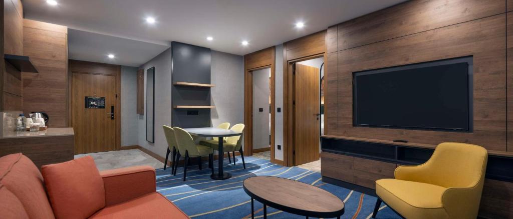 Doubletree By Hilton Suites Trabzon Yomra - Suite 2 Chambres Lit King-Size Avec Vue Sur Ville