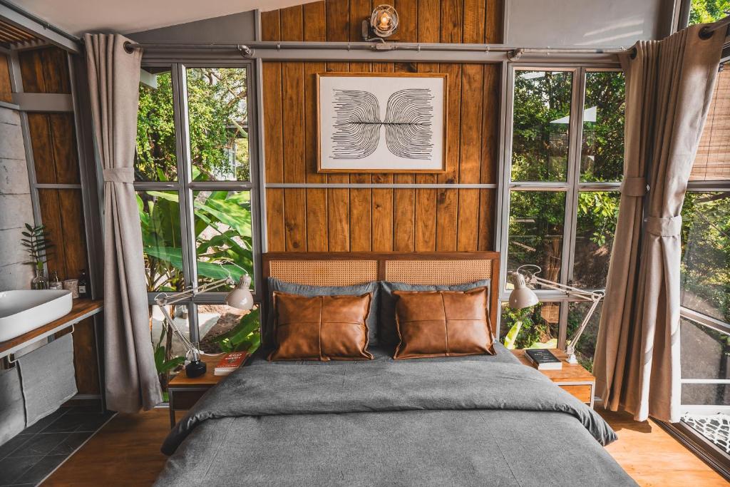 Postel nebo postele na pokoji v ubytování Shiva Lodge