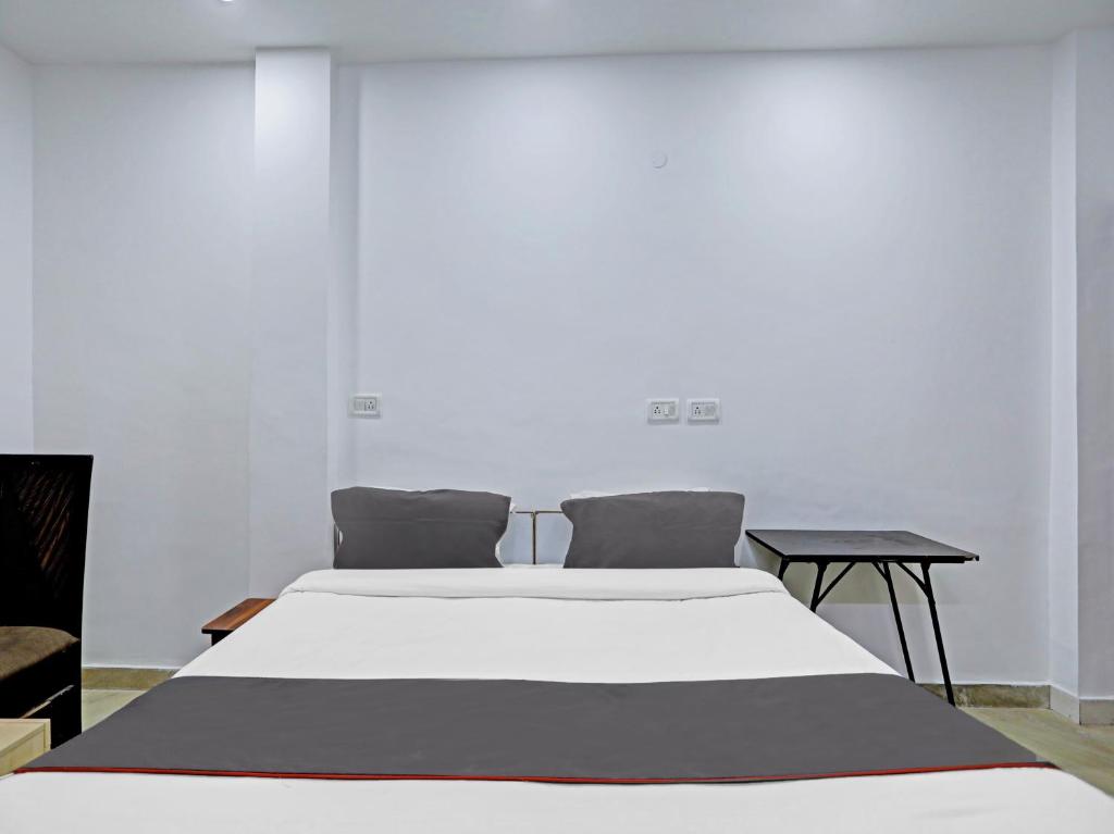 Postel nebo postele na pokoji v ubytování The Pinaki Residency