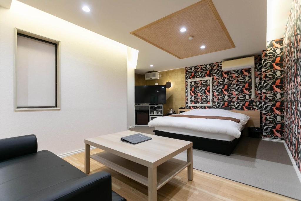 Postel nebo postele na pokoji v ubytování Hotel TEMARI Matsumoto