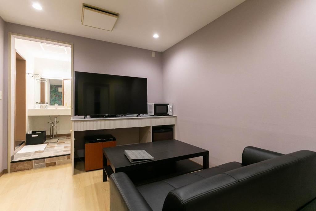 TV a/nebo společenská místnost v ubytování Hotel TEMARI Matsumoto