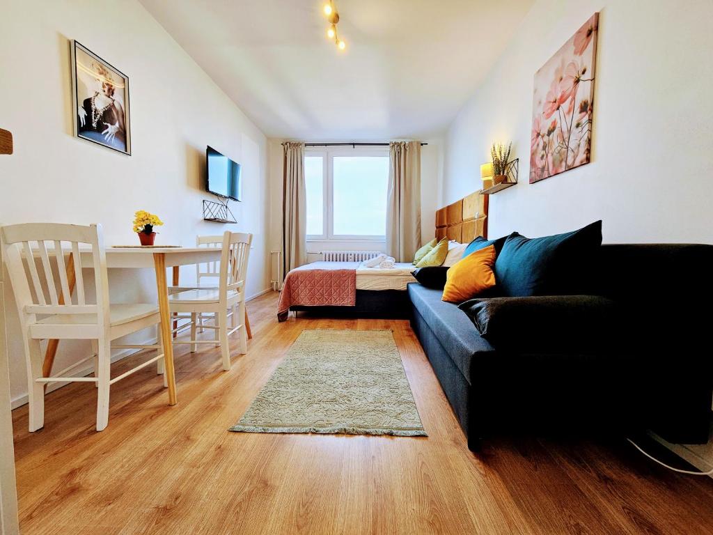 Posezení v ubytování LIVE-INN PRAGUE SUPERIOR SUITE FOR 1-4 GUESTS, 20 Mins to center, Lift, Gym, Reception, Parking, Roof Terrace, Game & Party Room