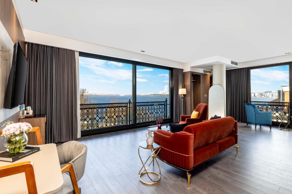 a living room with a view of the water at Ezkar Bathonea Art İstanbul Hotel in Avcılar