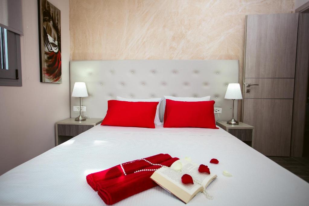 Postel nebo postele na pokoji v ubytování Ionian Diamond Villas