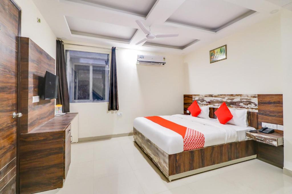 Postel nebo postele na pokoji v ubytování Hotel O Aero Inn