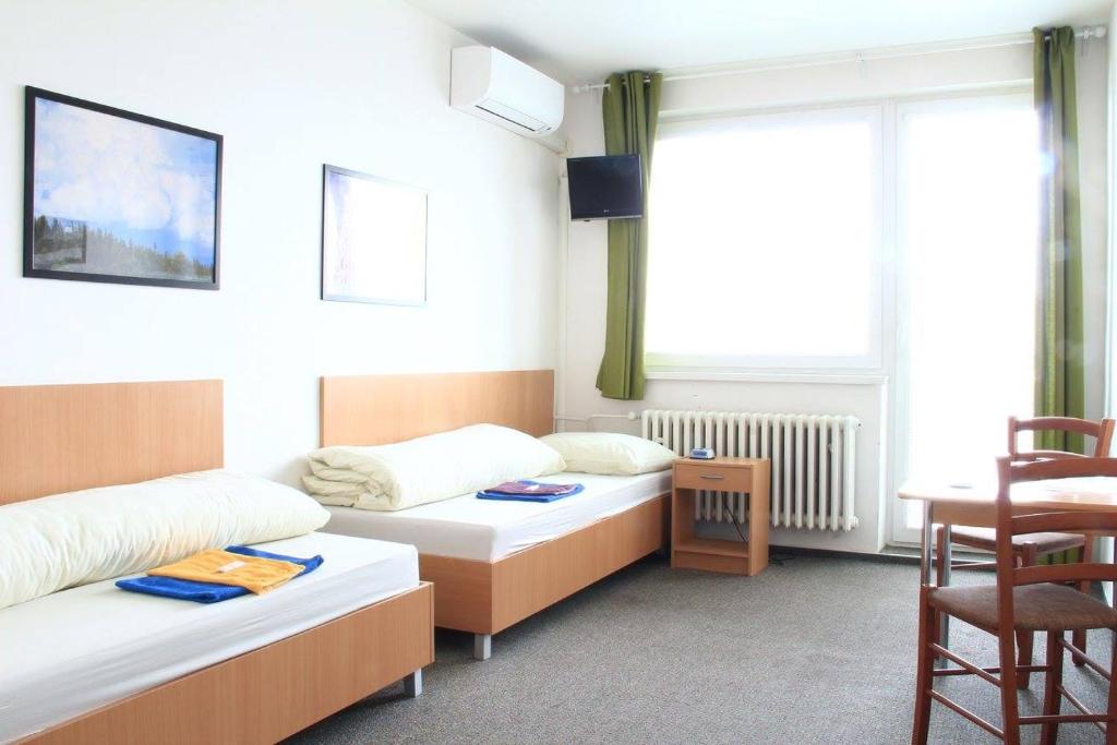Een bed of bedden in een kamer bij Hostel Narva