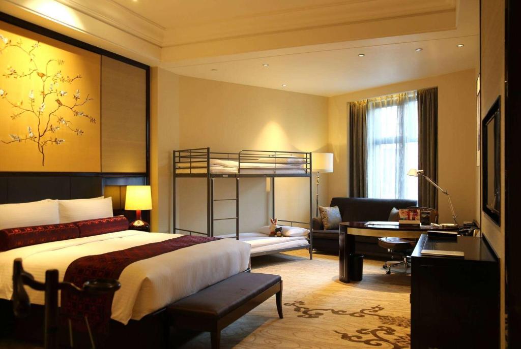 Postel nebo postele na pokoji v ubytování Wyndham Grand Xi'an Residence