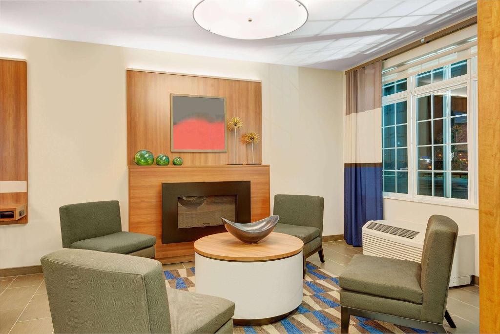 Microtel Inn & Suites by Wyndham Philadelphia Airport Ridley Park photo