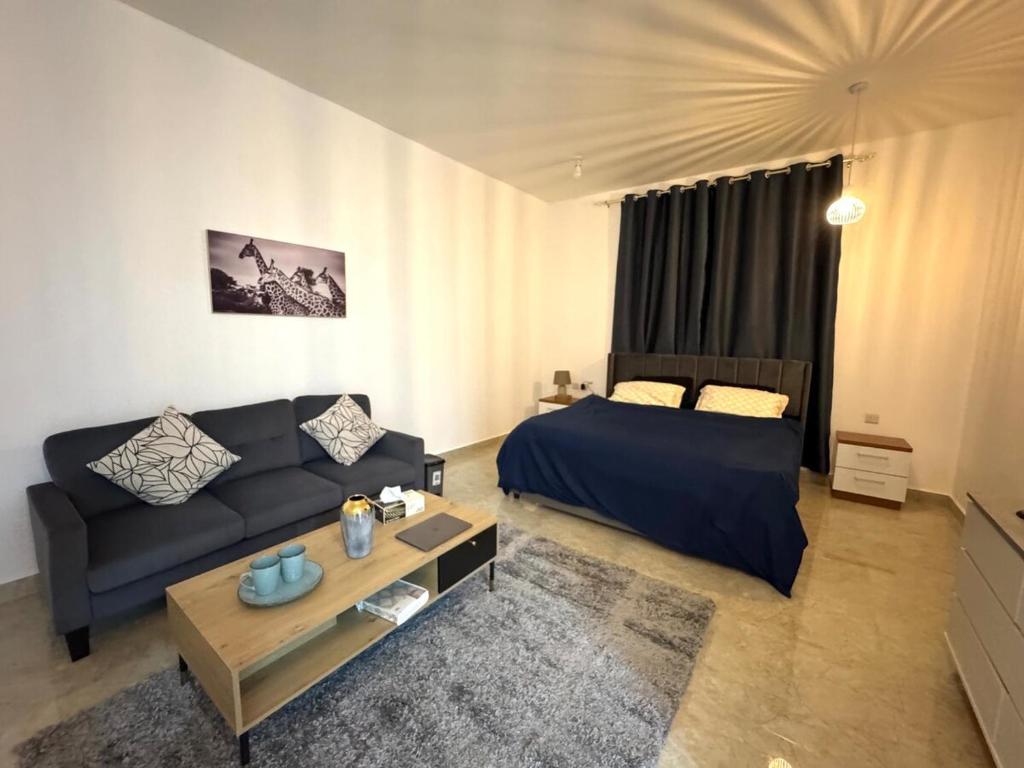 Postel nebo postele na pokoji v ubytování Private Cozy Studio Apartment BEST PRICE