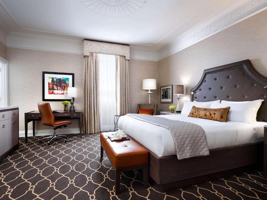 Postel nebo postele na pokoji v ubytování Fairmont Palliser