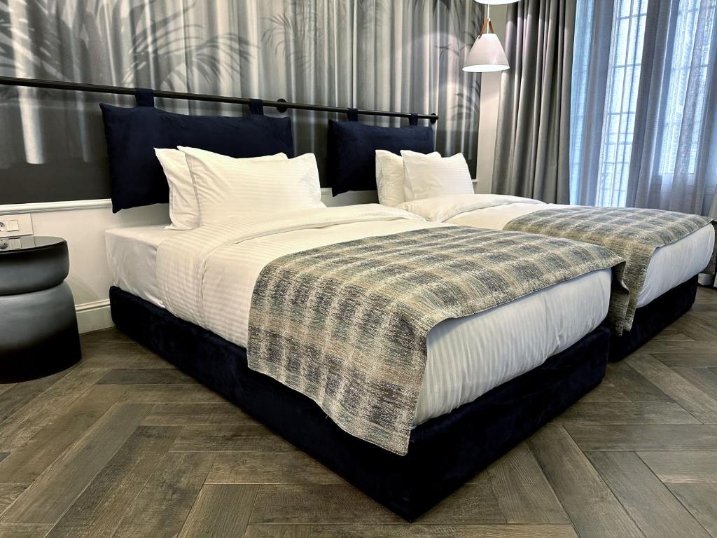 Postel nebo postele na pokoji v ubytování 10 Stories Hotel