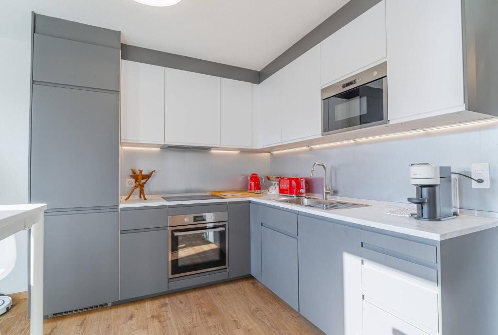 Kuchyň nebo kuchyňský kout v ubytování One Only Losone Apartment