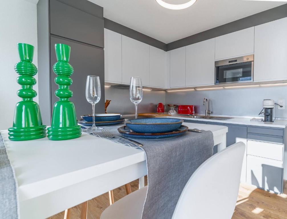 Kuchyň nebo kuchyňský kout v ubytování One Only Losone Apartment