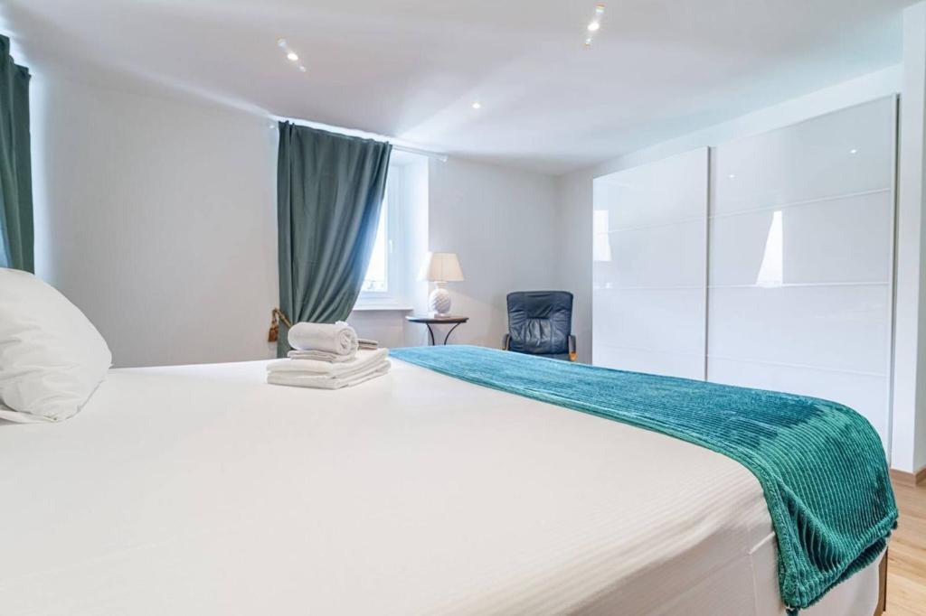 Postel nebo postele na pokoji v ubytování One Only Losone Apartment