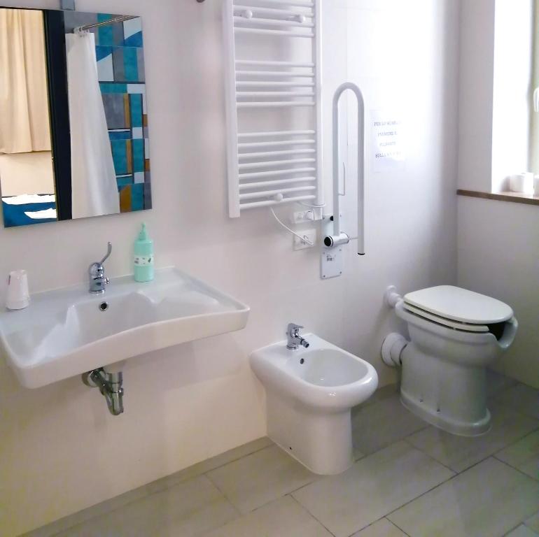 Koupelna v ubytování HOTEL HOUSE GARGANO