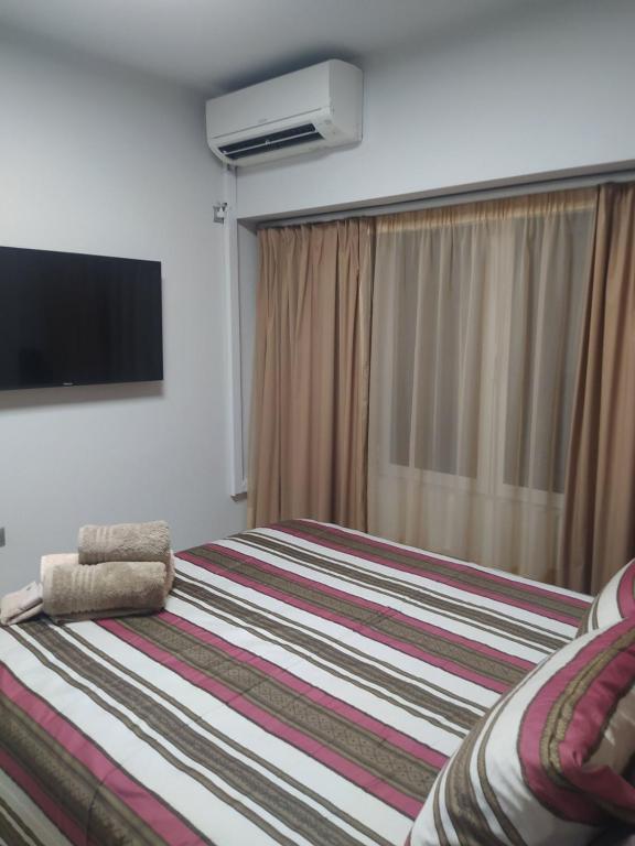 Posteľ alebo postele v izbe v ubytovaní Praxitelous Apartments by Athens Urban Retreat