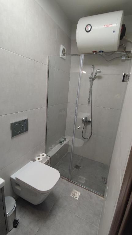 Kúpeľňa v ubytovaní Praxitelous Apartments by Athens Urban Retreat