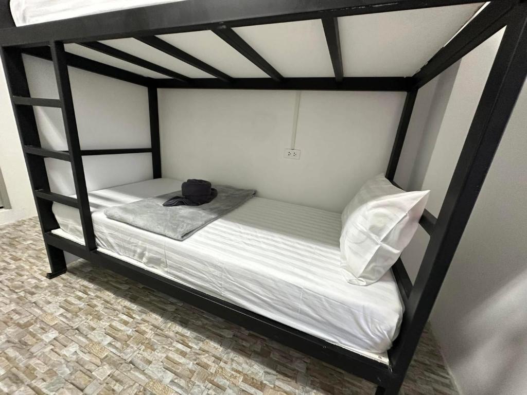 Postel nebo postele na pokoji v ubytování Phuket Hostel at Rawai