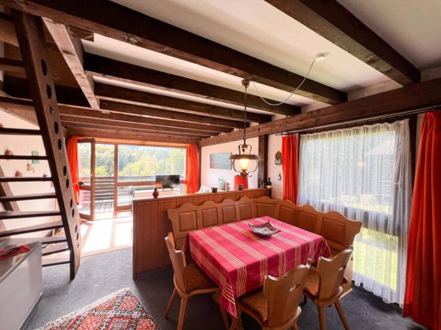 Χώρος καθιστικού στο Ferienwohnung Schimmer mit Bergblick im ruhigen, naturverbundenen Ferienpark Vorauf, Siegsdorf