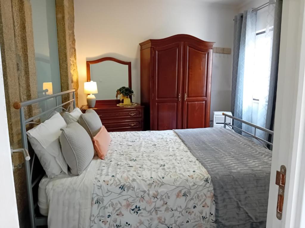 Postel nebo postele na pokoji v ubytování Rustic House Fundão