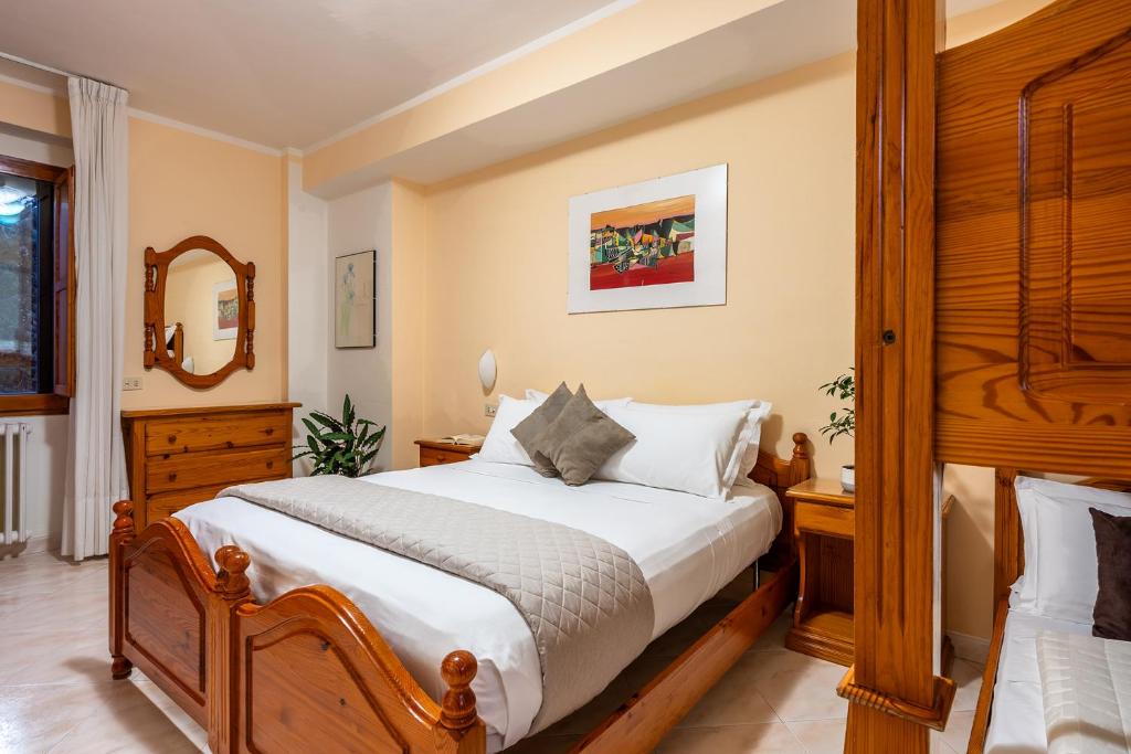 Postel nebo postele na pokoji v ubytování Hotel Iris