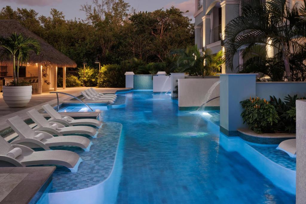 Bazén v ubytování Sandals Royal Caribbean All Inclusive Resort & Private Island - Couples Only nebo v jeho okolí