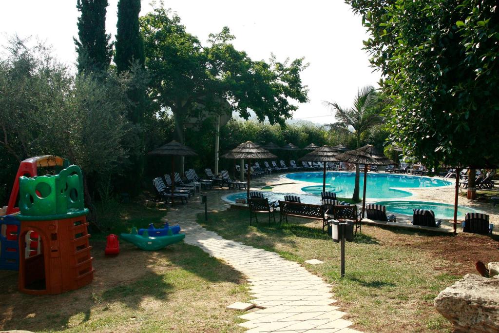 Bazén v ubytování Park Hotel Valle Clavia nebo v jeho okolí