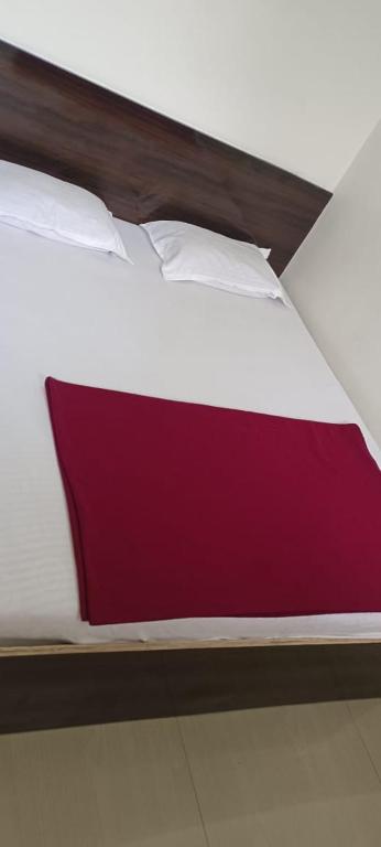 Postel nebo postele na pokoji v ubytování Sai Ganesh Guest House