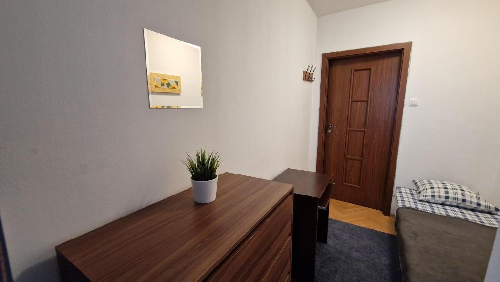 Niebieski Meander Pokoje blisko metra - Budget Single Room