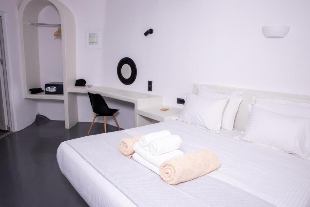 Postel nebo postele na pokoji v ubytování White Cave Villas
