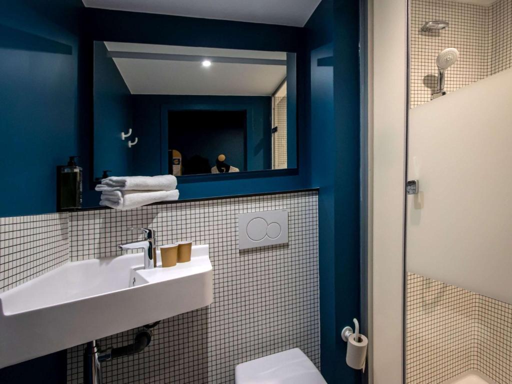 Koupelna v ubytování ibis budget Honfleur Centre