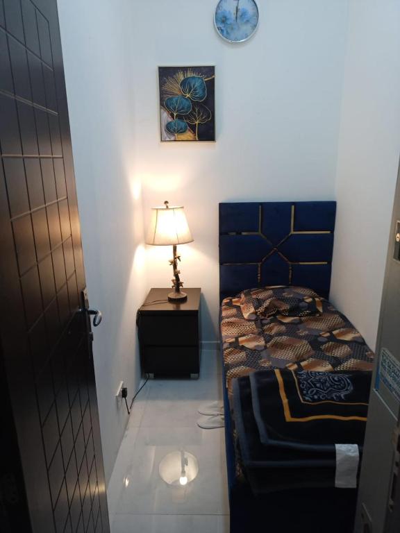 Posezení v ubytování Elite Space Partition room in Dubai very near Union and Banyas Metro - Creek - Gold Souq