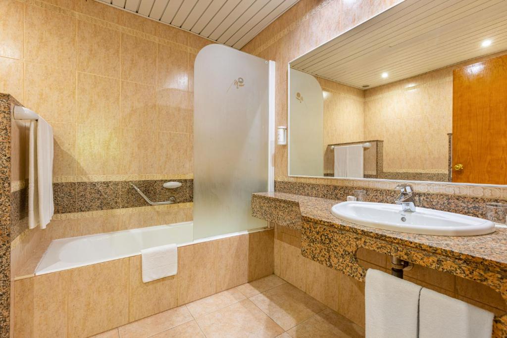 Koupelna v ubytování IFA Altamarena by Lopesan Hotels