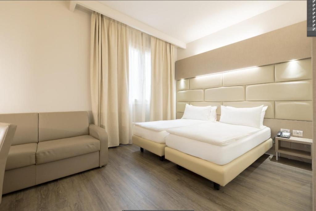 Postel nebo postele na pokoji v ubytování Just Hotel Saronno