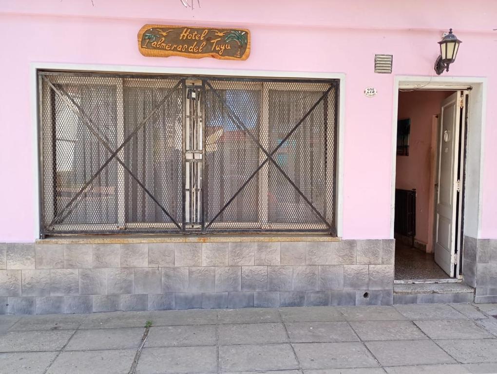 Facaden eller indgangen til Palmeras Del Tuyu