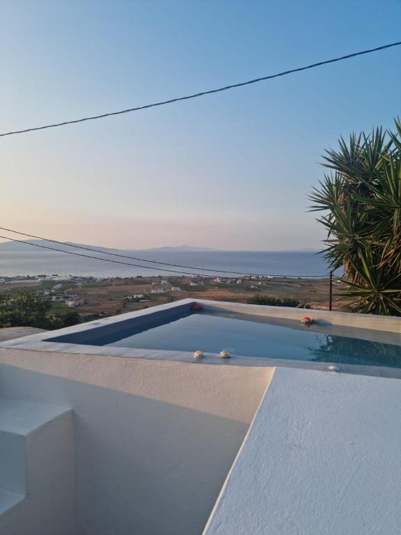 Bazén v ubytování White Cave Villas nebo v jeho okolí