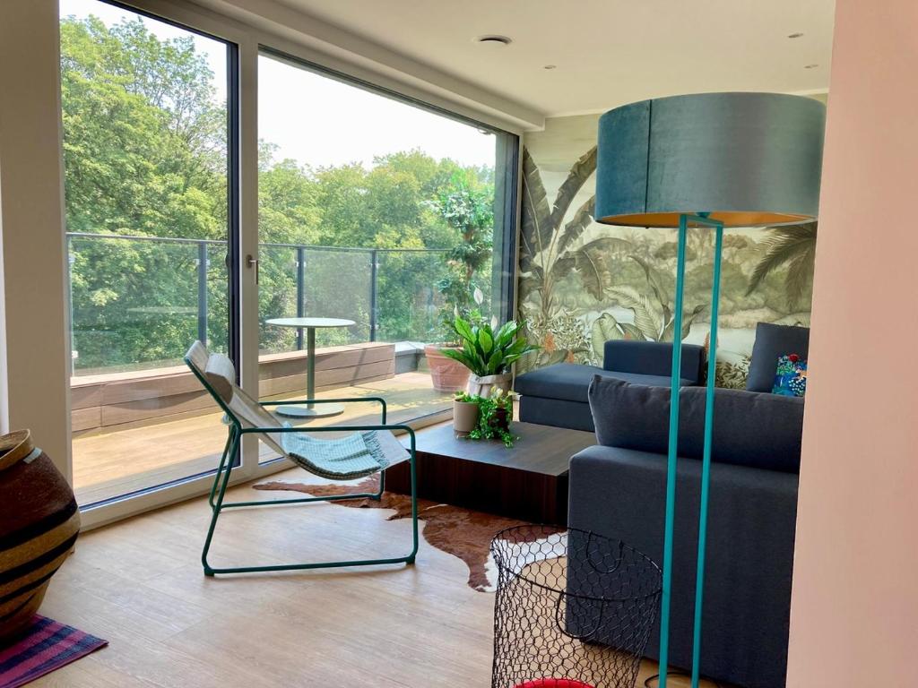 Posezení v ubytování Wunderschöne Ferienwohnung in innovativem Zero-Emissionen Haus