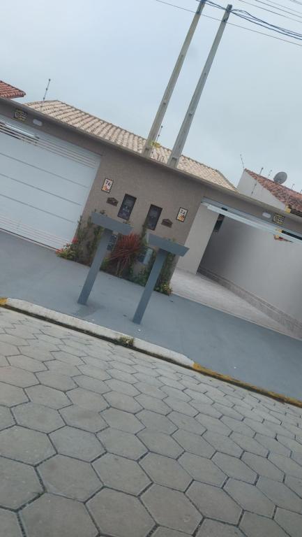 Το κτήριο όπου στεγάζεται  η παραθεριστική κατοικία