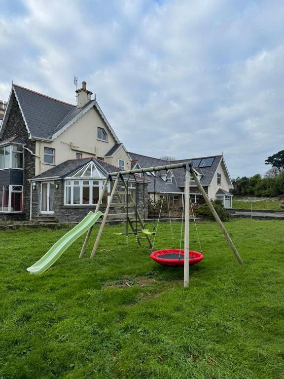 Ο χώρος παιχνιδιού για παιδιά στο Scartagh House, Scartagh, Clonakilty
