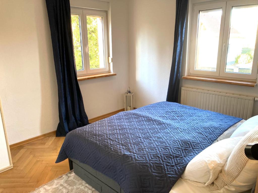 Postel nebo postele na pokoji v ubytování Gemütliche Wohnung in unmittelbarer Nähe zum See