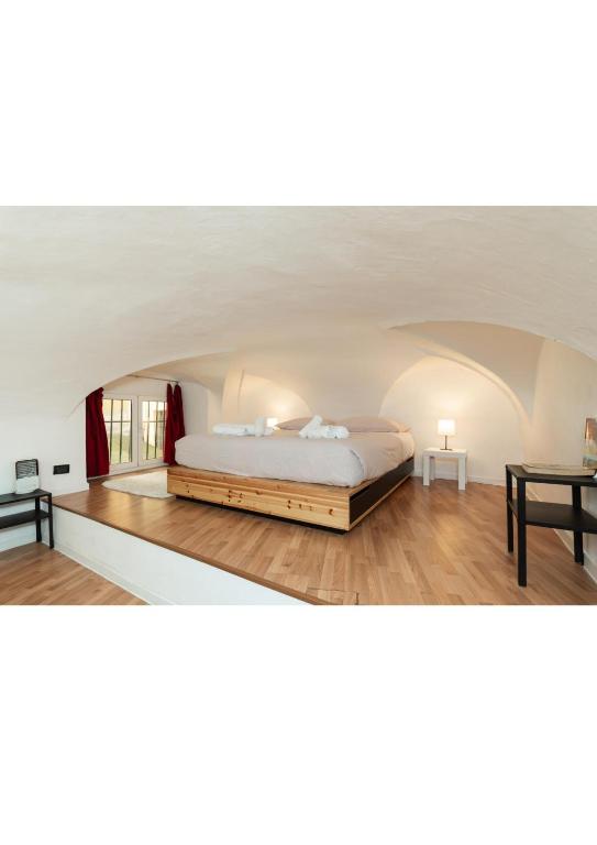 a bedroom with a large bed in an attic at Rifugio storico a 50 passi dal Duomo, Bilocale in Genoa