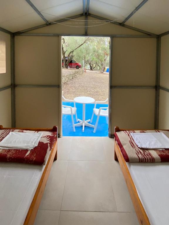 Posteľ alebo postele v izbe v ubytovaní Camping Paleokastritsa