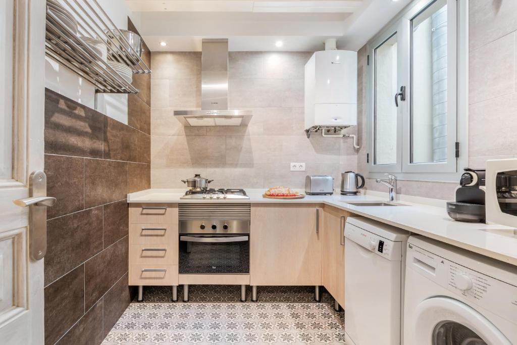 Fuster Apartments by Aspasios - 13