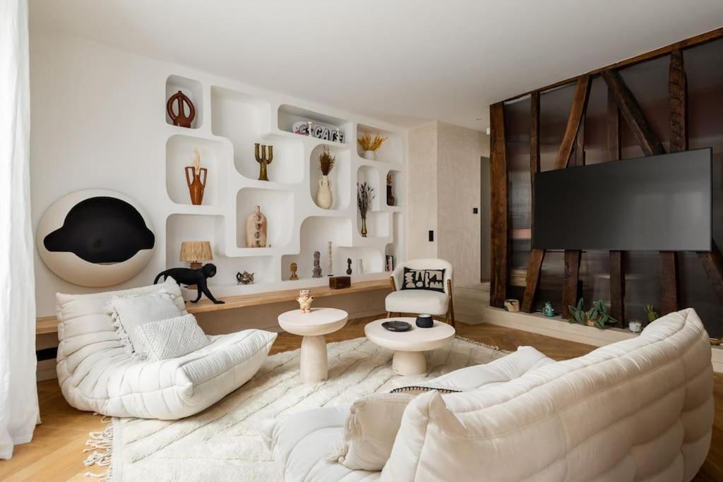 Amazing flat in an amazing Montmartre street